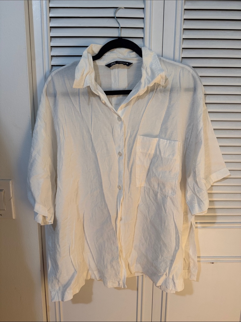 Zara Women's White Short-Sleeve Button-Down Shirt